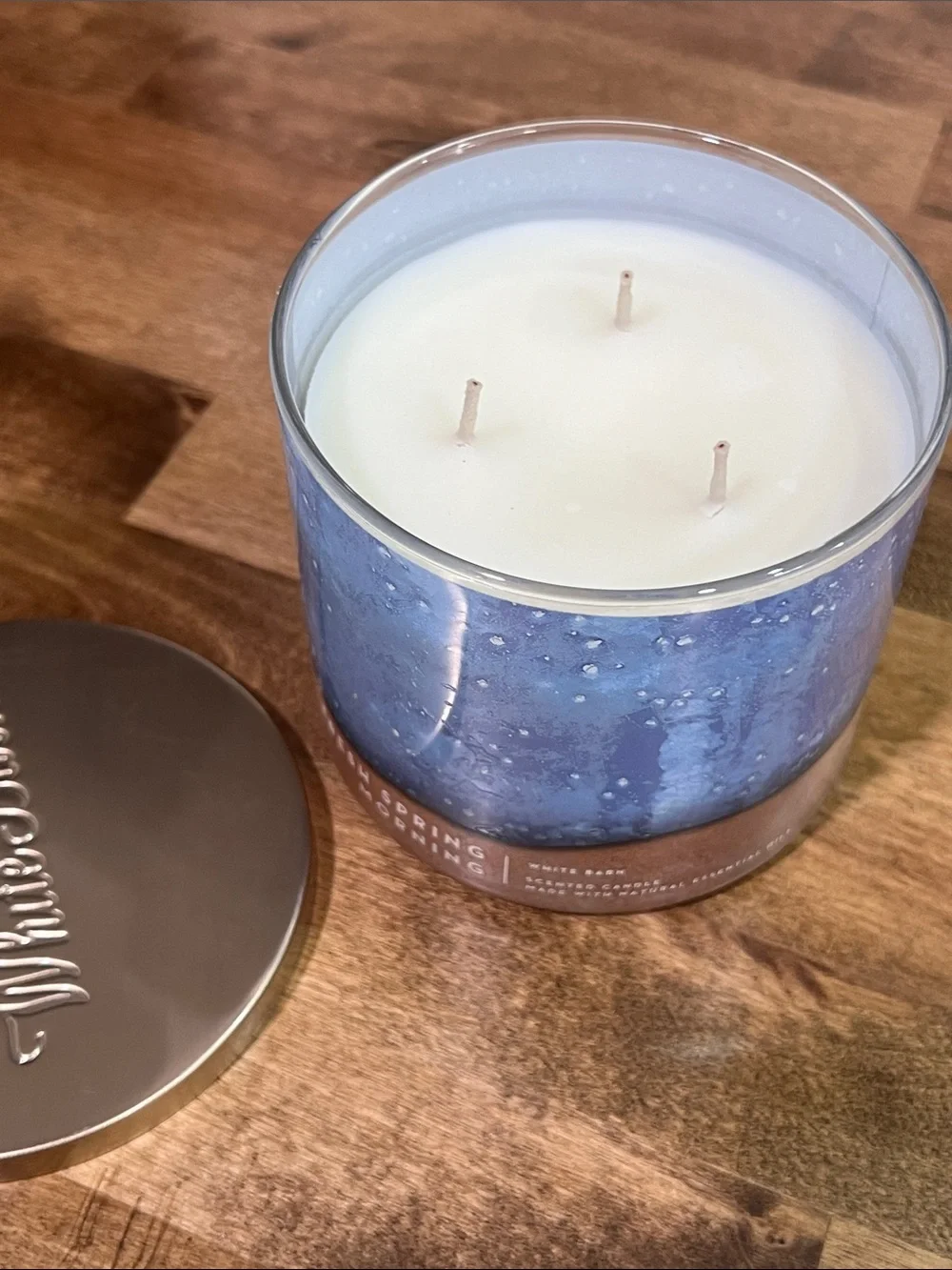White Barn Blue & Brown Fresh Spring Morning Candle - Picture 2 of 2